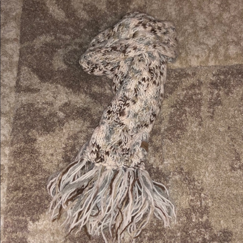 Fossil scarf